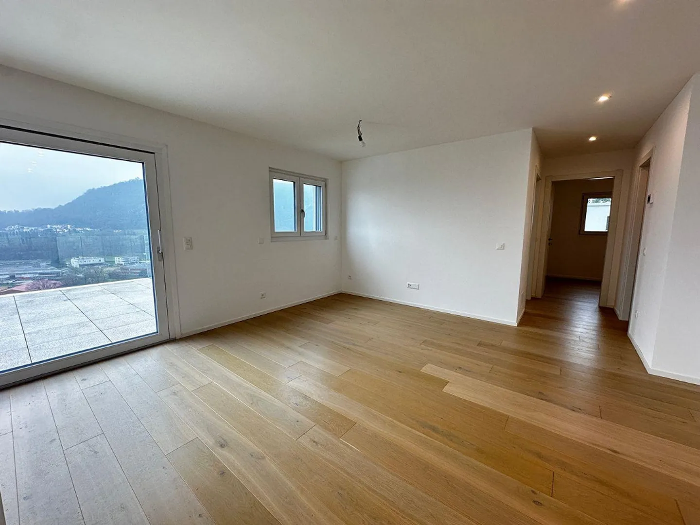3.5 Zimmer im obersten Stock mit Panoramaterrasse - Foto 6 von 13