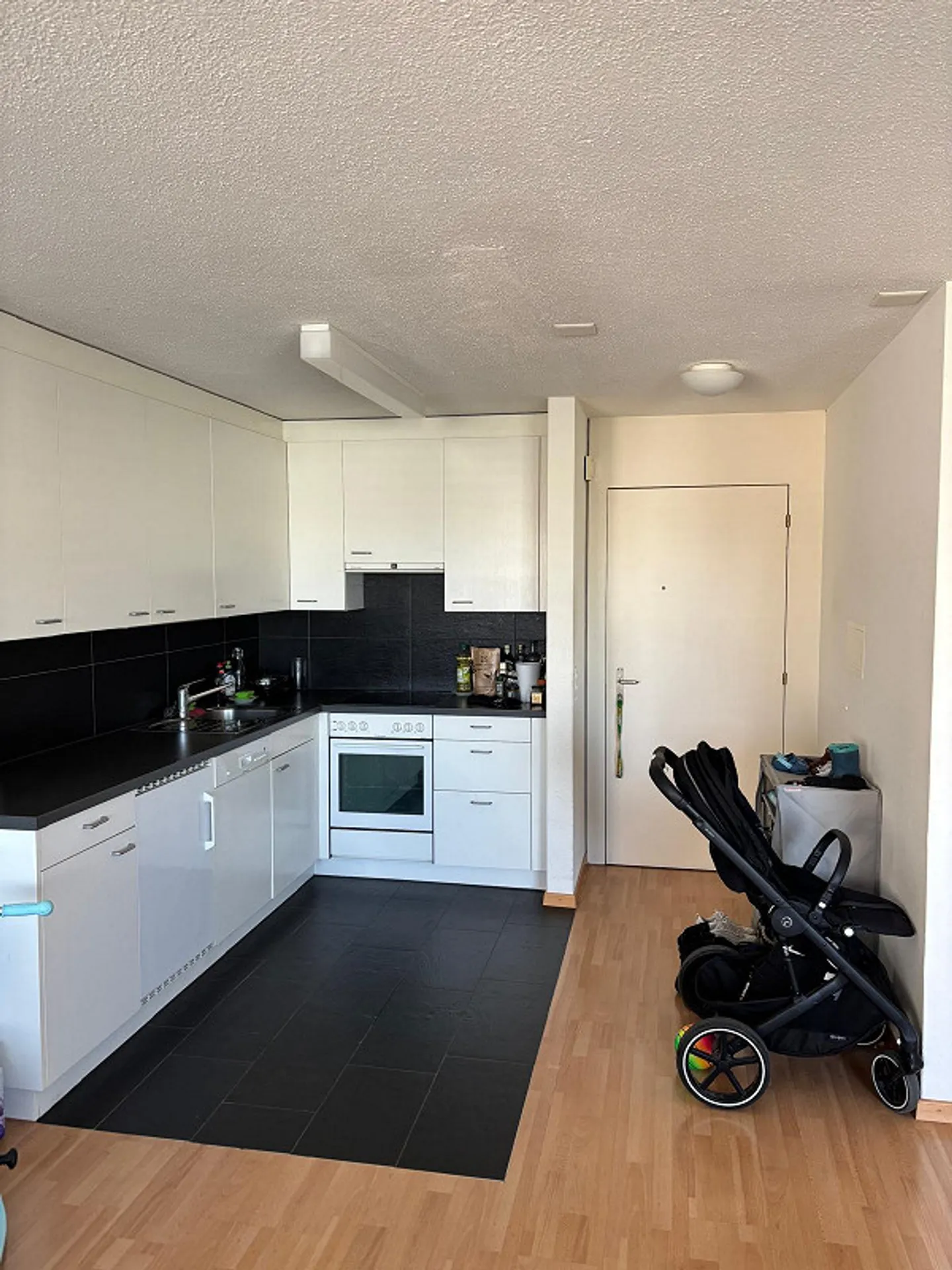 Appartement spacieux de 3 pièces au cœur d'Emmenbrücke - Photo 2 sur 6