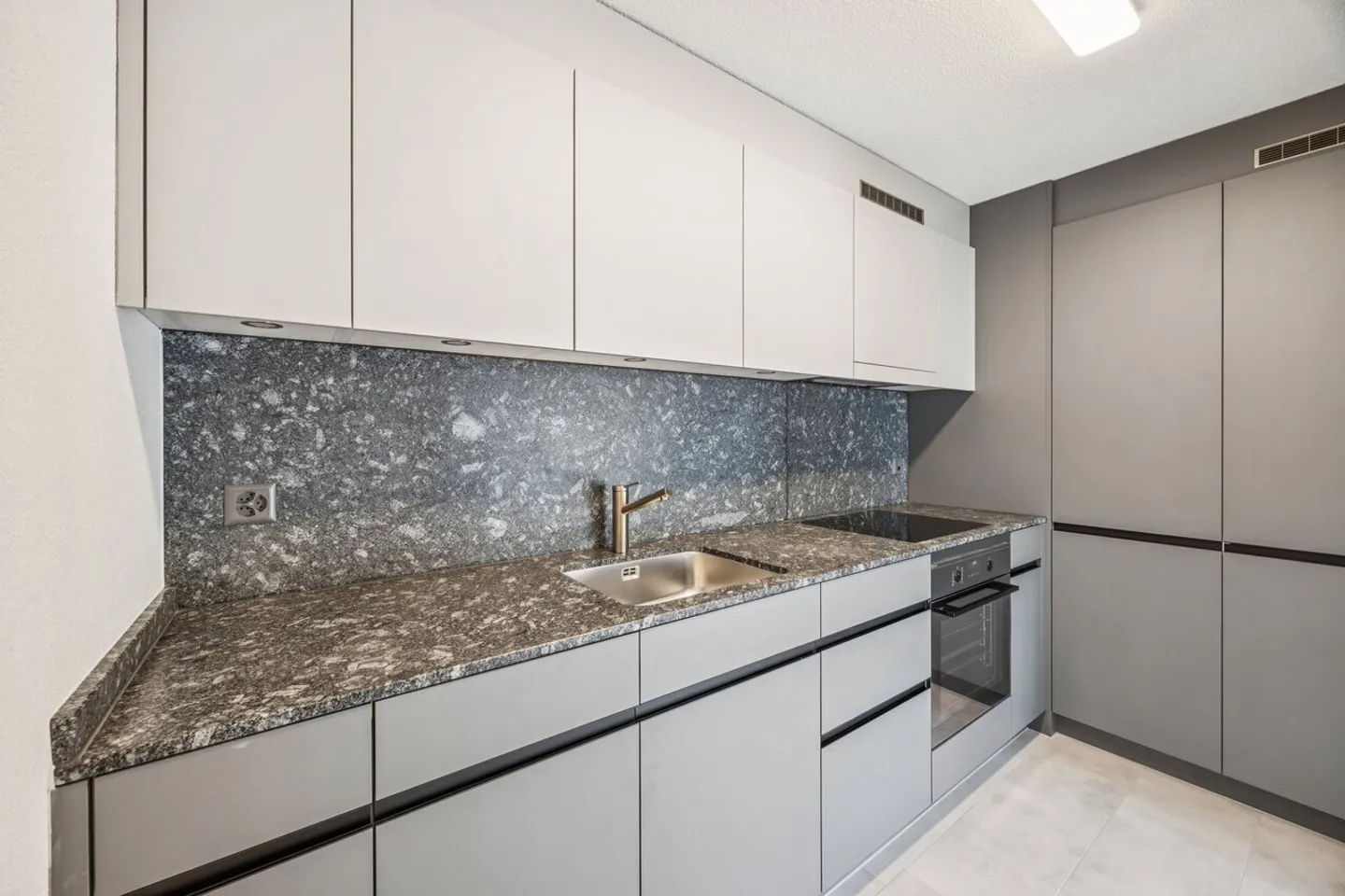 Freshly renovated - modern living for your comfort - Photo 2 of 7
