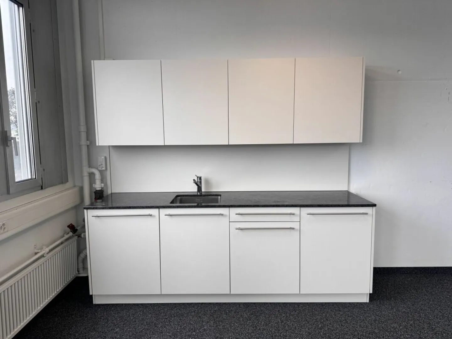 Spazio ufficio luminoso in prossimità immediata della stazione ferroviaria di Regensdorf - Foto 4 di 7