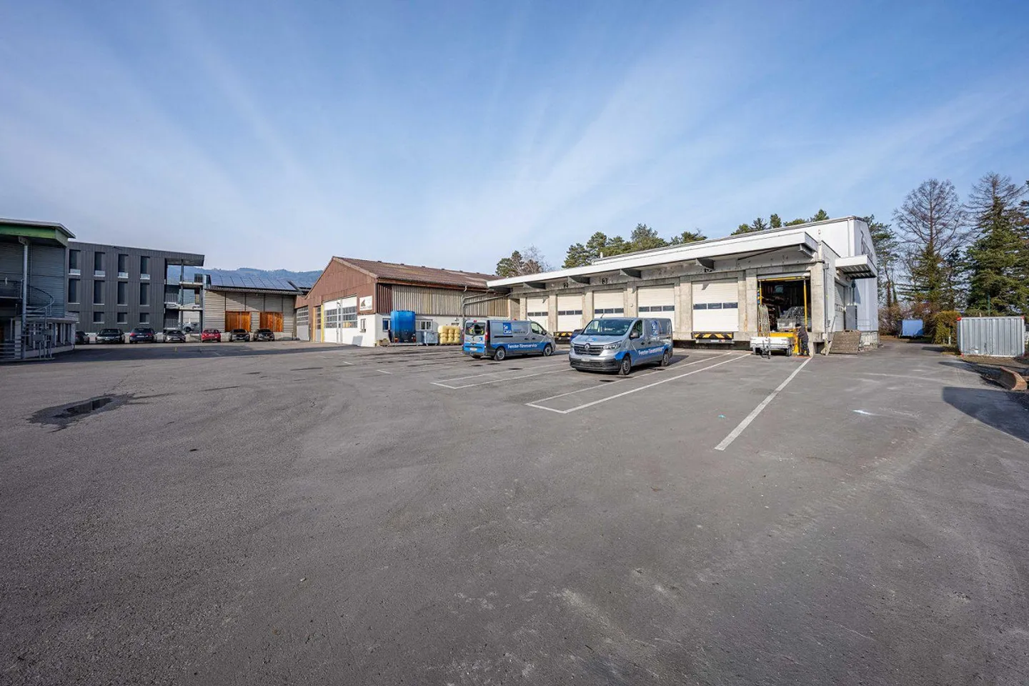 Proprietà commerciale con magazzino a grande altezza - Foto 6 di 8