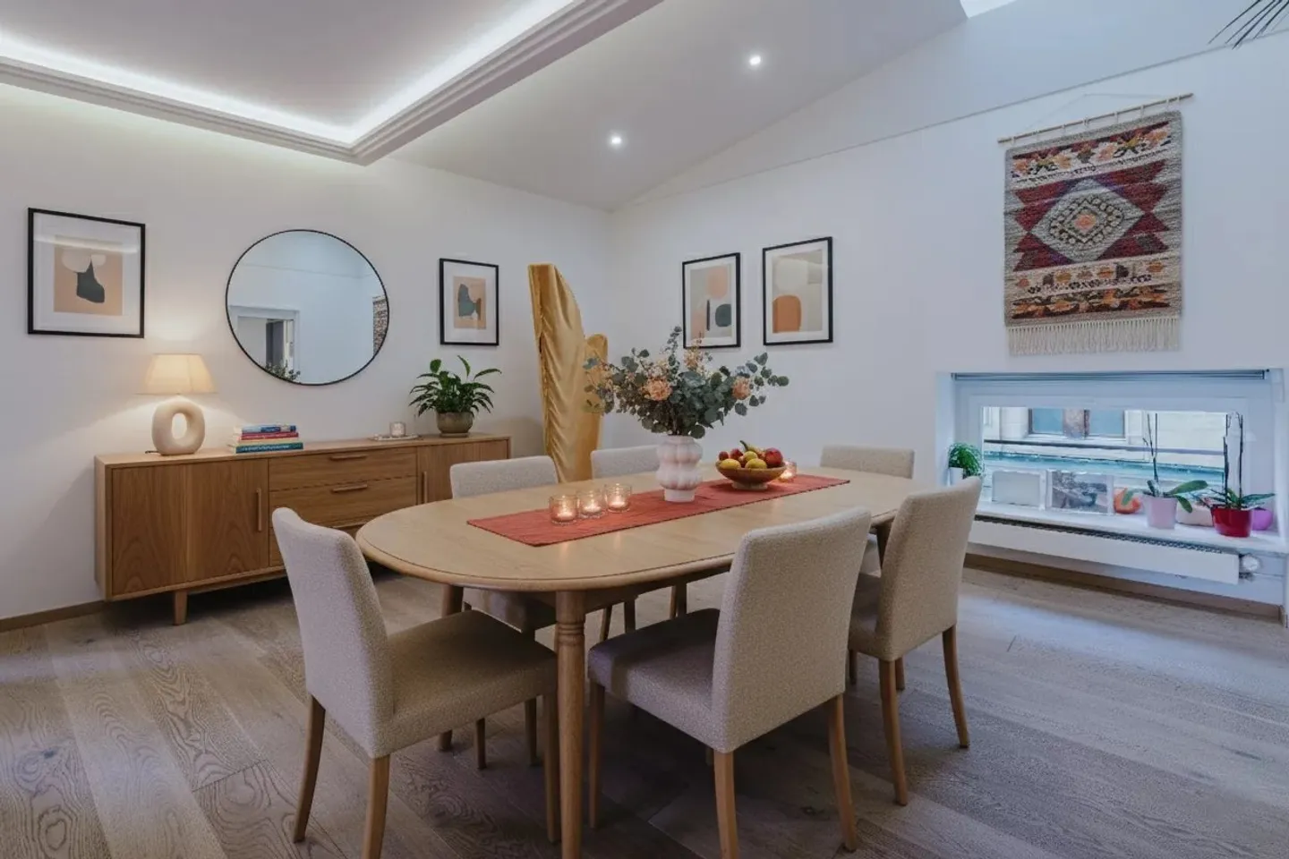 5-room apartment with lake and Cathedral view - Photo 2 of 11