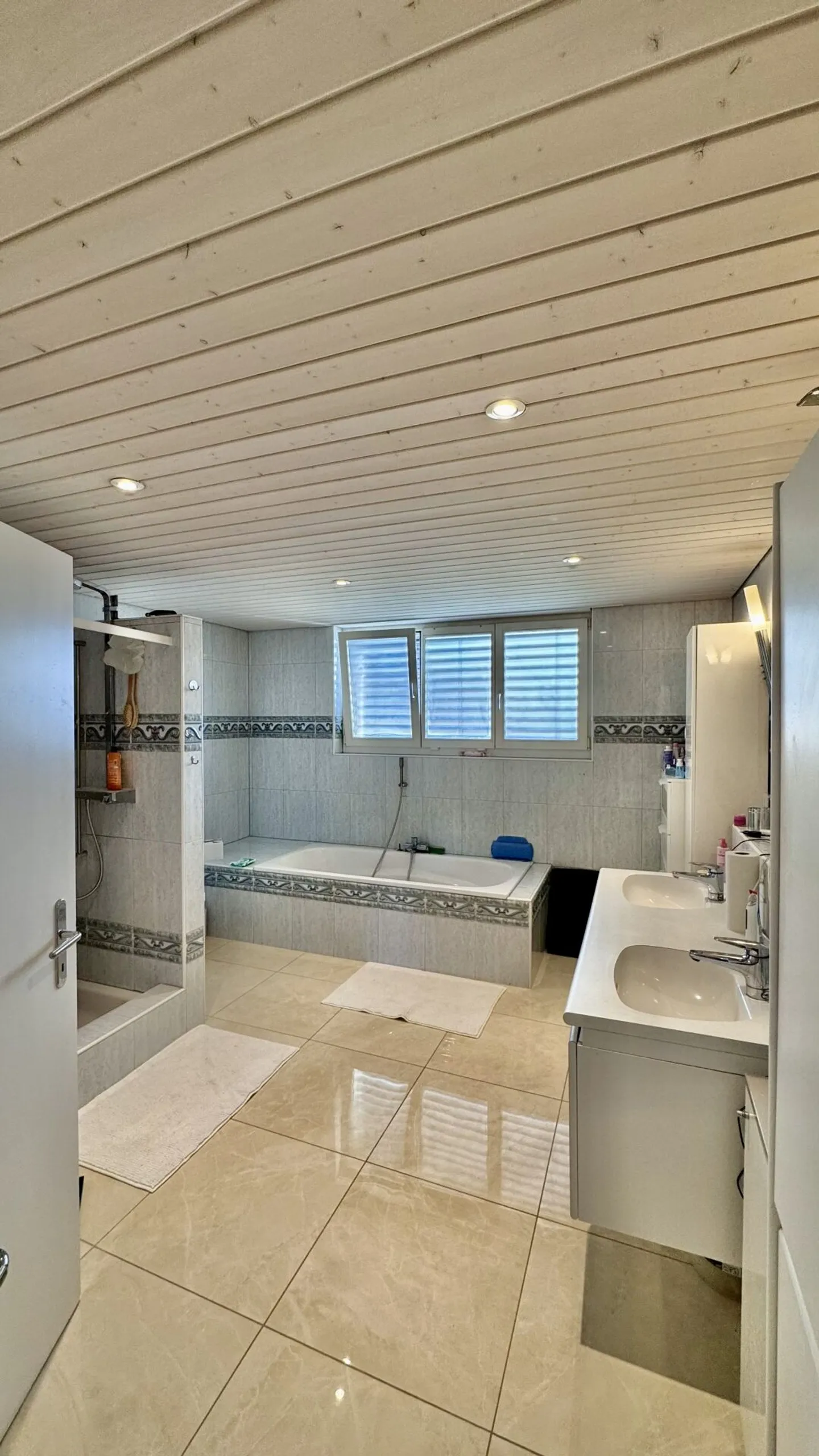 Maison individuelle spacieuse de 7,5 pièces dans un emplacement privilégié - Photo 9 sur 15