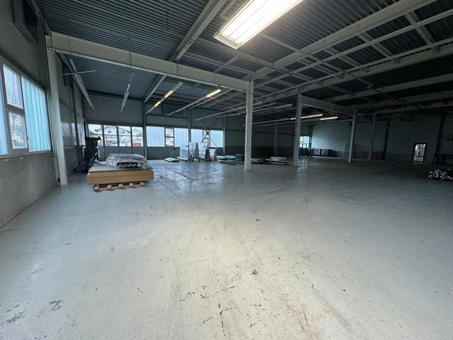 300 - 1000m² - nous avons l'espace dont votre entreprise a besoin ! - Photo 2 sur 4