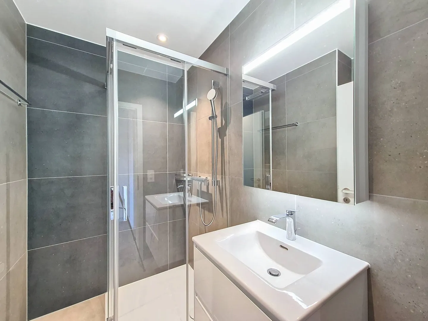 Duplex Elegante con Grande Balcone - Foto 8 di 11