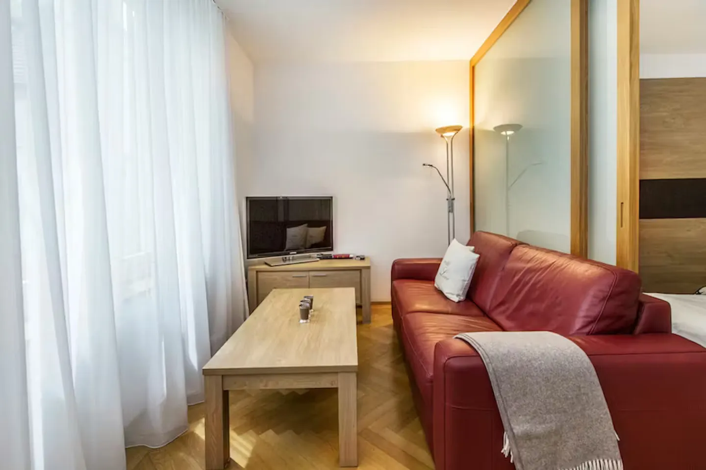 Modern Apartment in Zürich - Photo 4 of 9