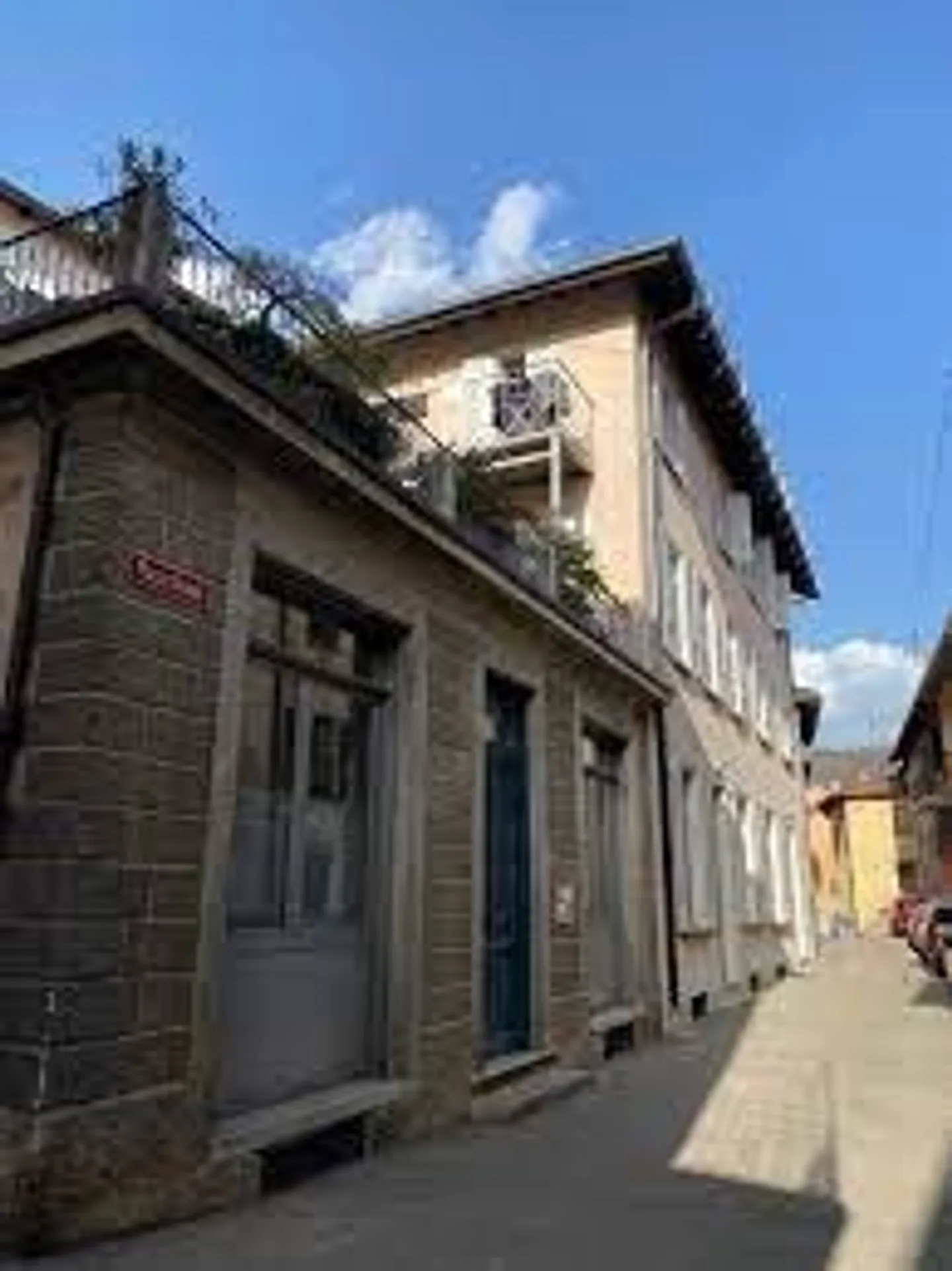 Il poliedrico 'Salone Piazza Grande' a Curio: Uno spazio pieno di possibilità - Foto 18 di 31