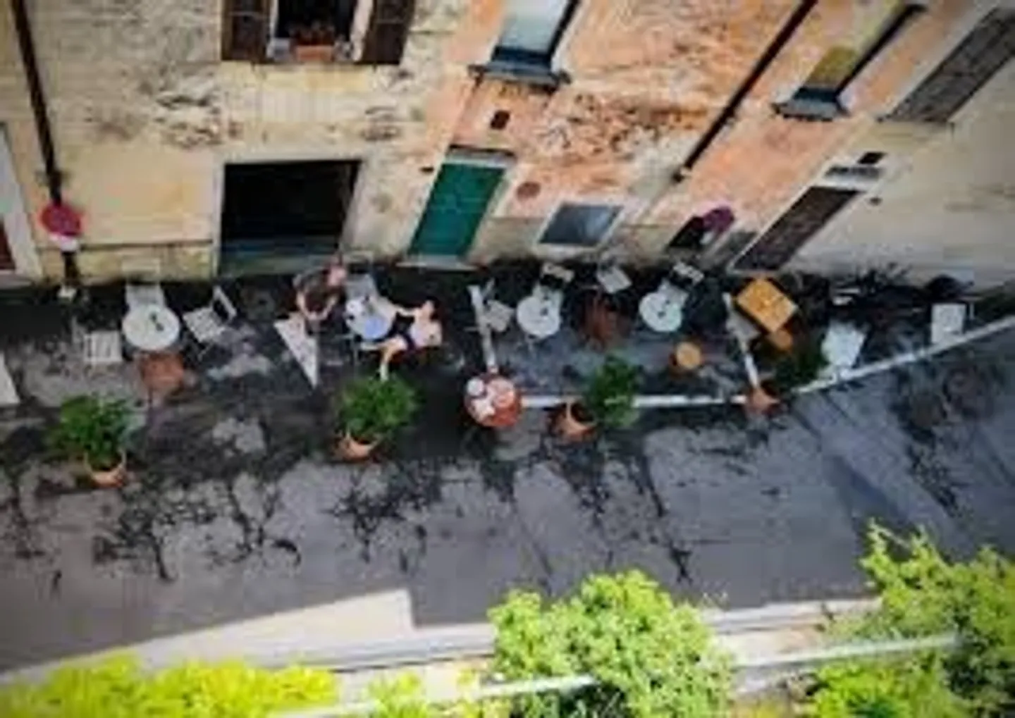 Il poliedrico 'Salone Piazza Grande' a Curio: Uno spazio pieno di possibilità - Foto 19 di 31