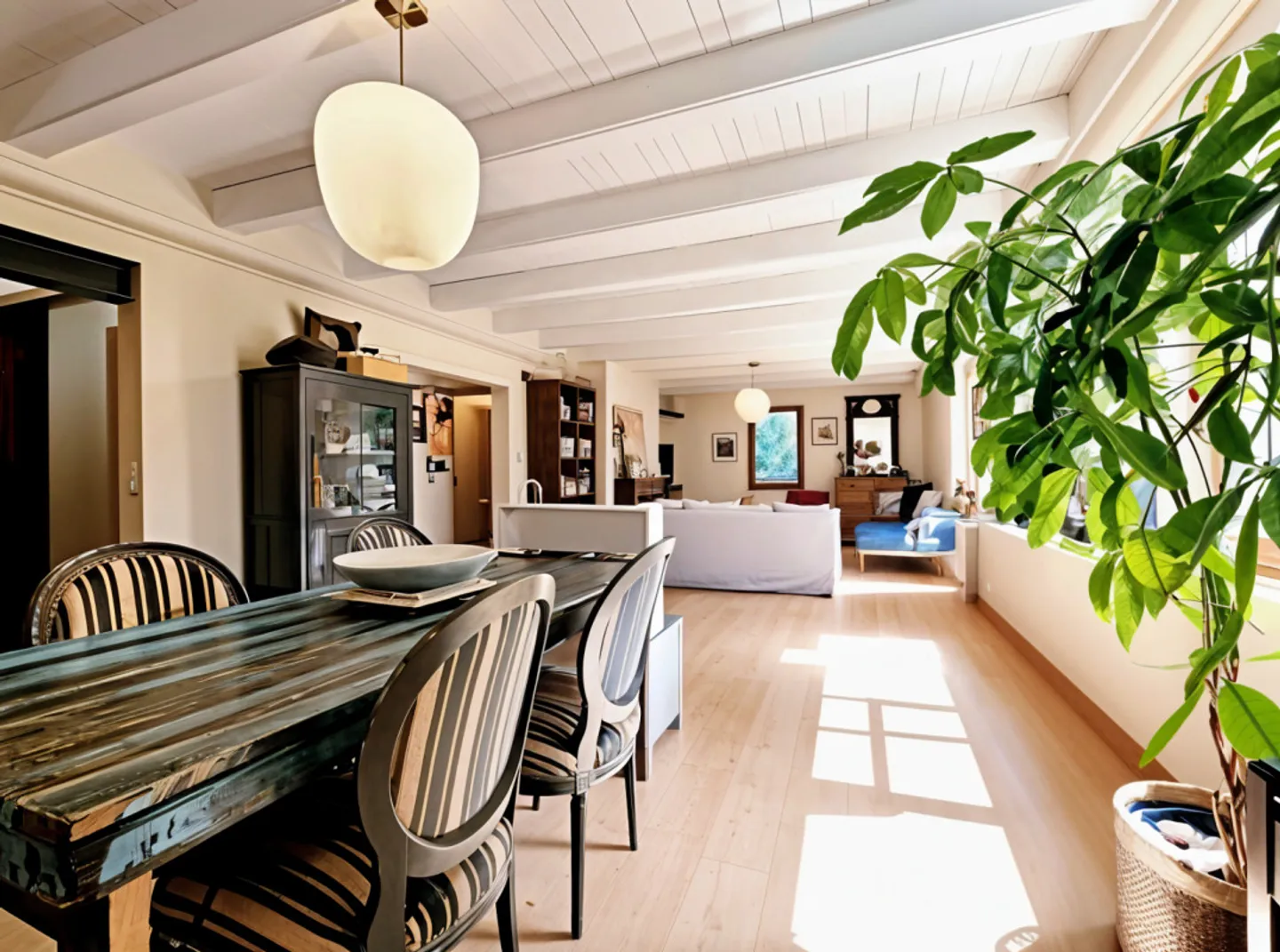 Authentic Duplex & Garden, Presinge - Photo 2 of 13