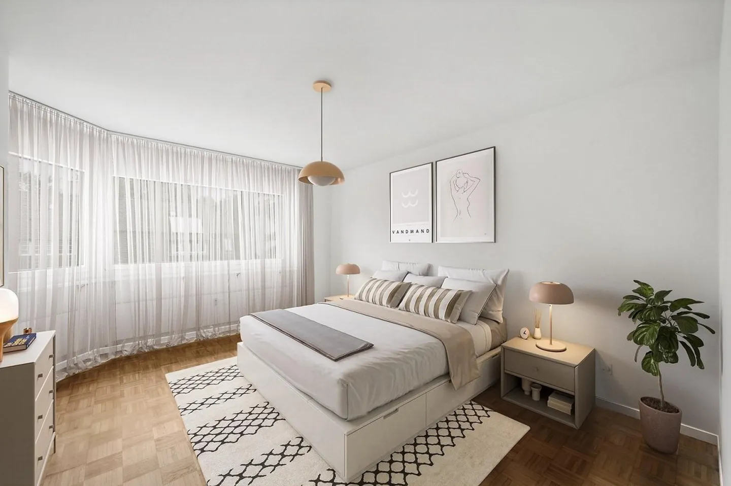 Appartement spacieux rénové de 2,5 pièces dans le meilleur emplacement - Photo 2 sur 5