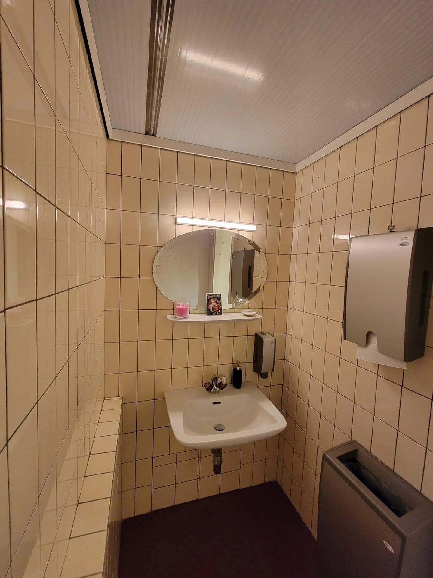 Il poliedrico 'Salone Piazza Grande' a Curio: Uno spazio pieno di possibilità - Foto 26 di 31