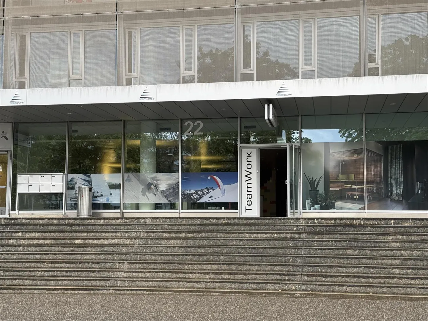 Votre nouvel espace de bureau/service au Wankdorf Center ! - Photo 1 sur 8