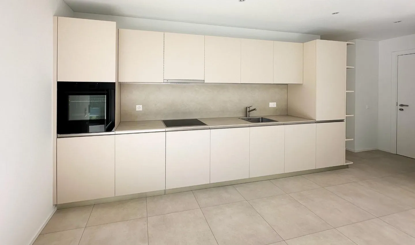 Elegante appartamento di 2,5 locali con terrazza a Lumino (TI) - Foto 6 di 9