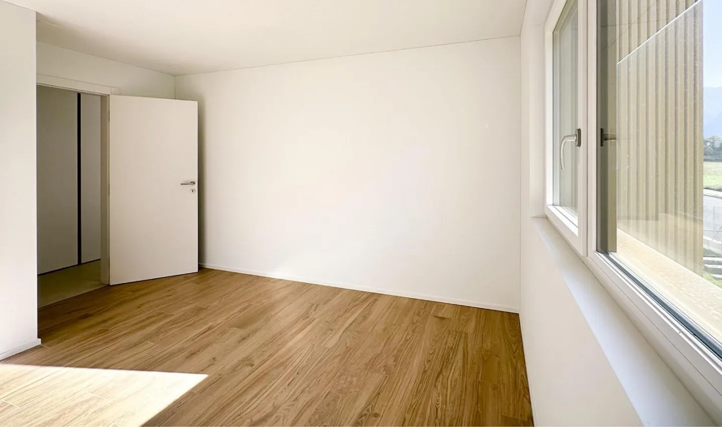 Elegante appartamento di 2,5 locali con terrazza a Lumino (TI) - Foto 7 di 9