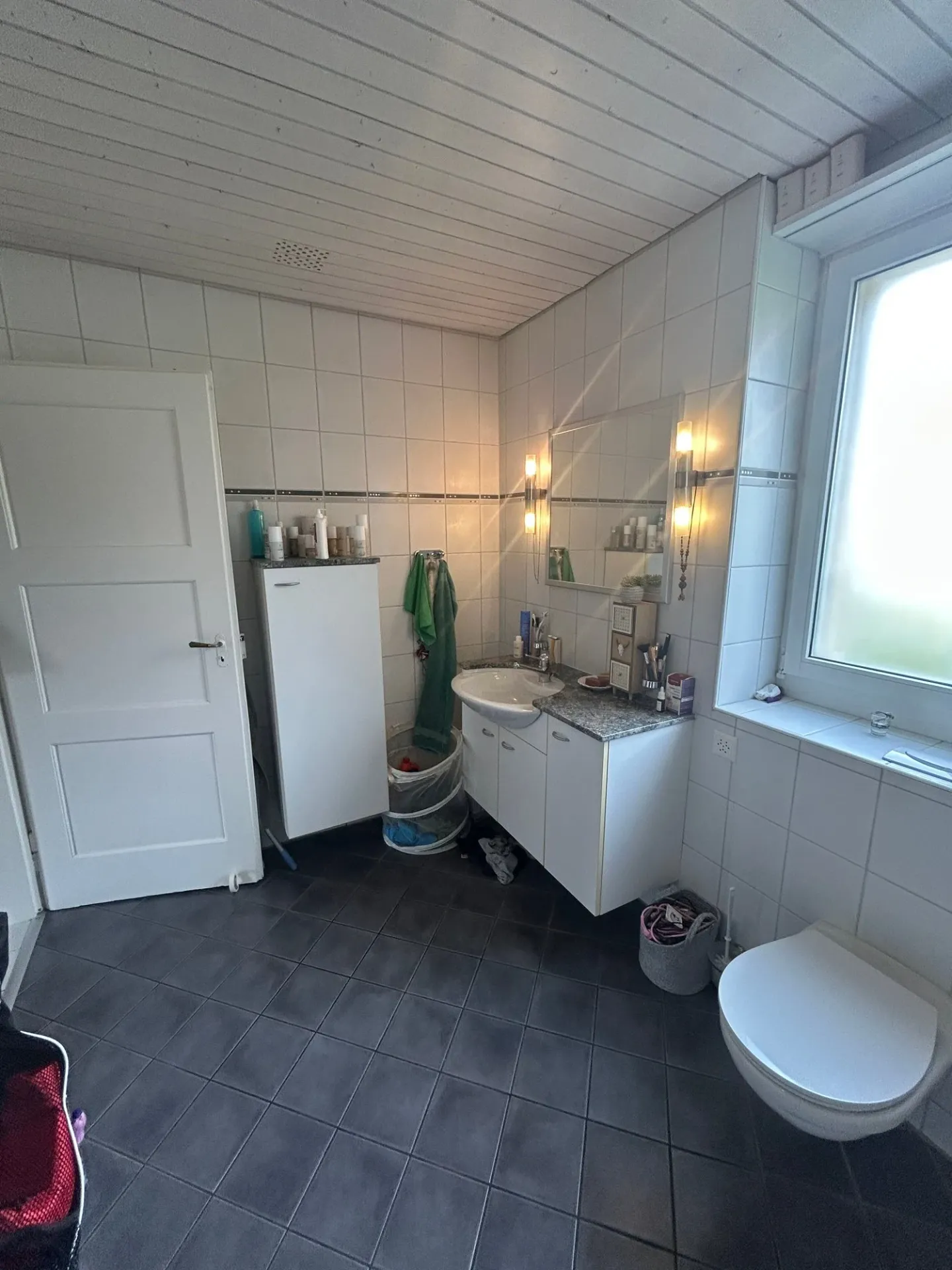 In 2-Familenhaus mit Garten- und Poolnutzung - Foto 3 di 17
