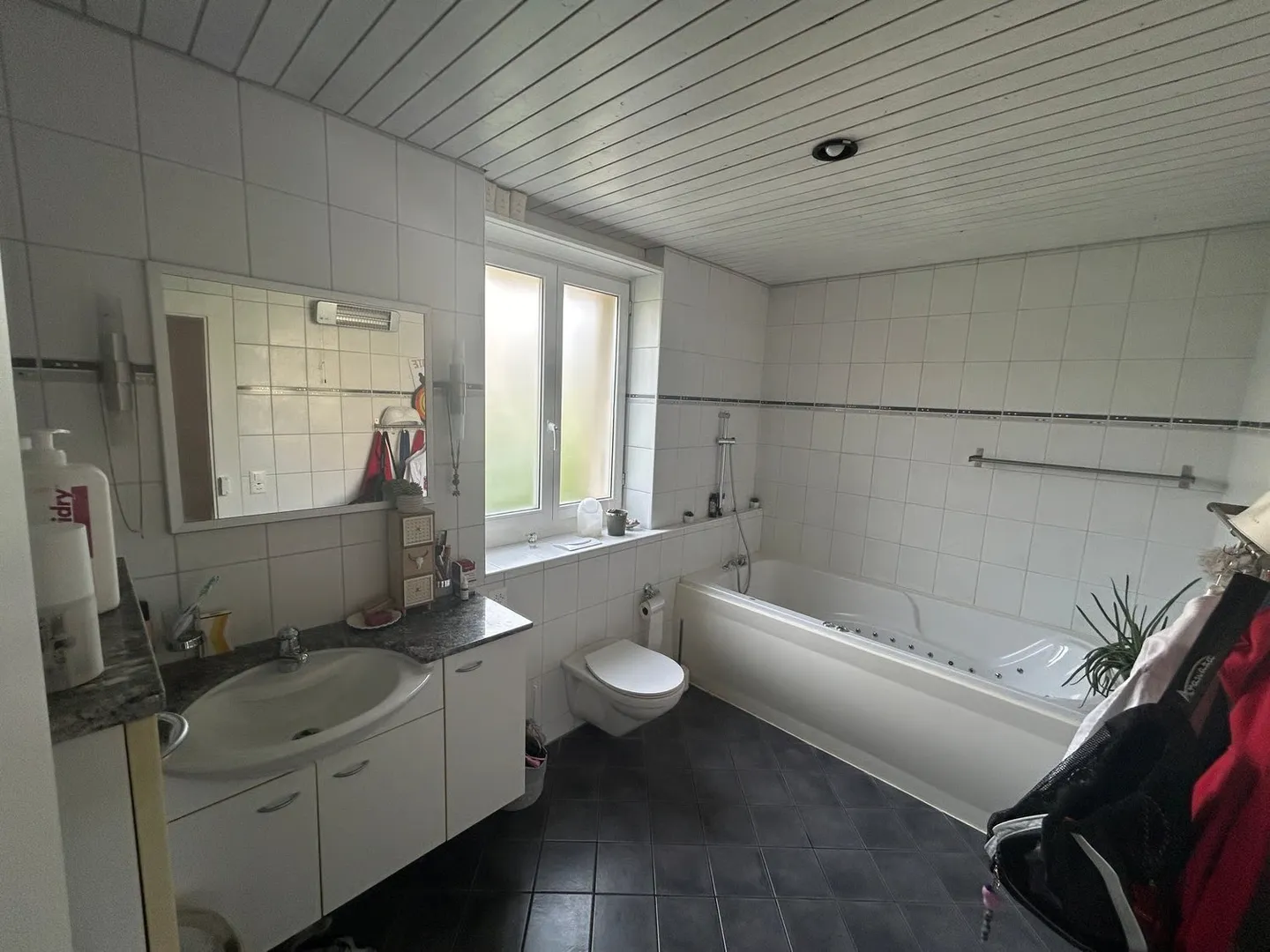In 2-Familenhaus mit Garten- und Poolnutzung - Foto 4 di 17