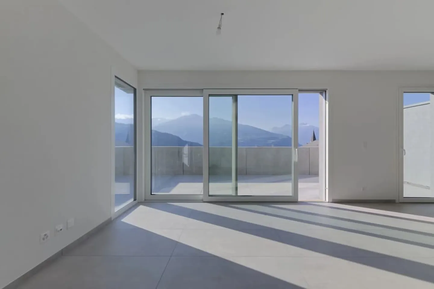 Bright and Comfortable Contemporary Apartment - Photo 6 of 12