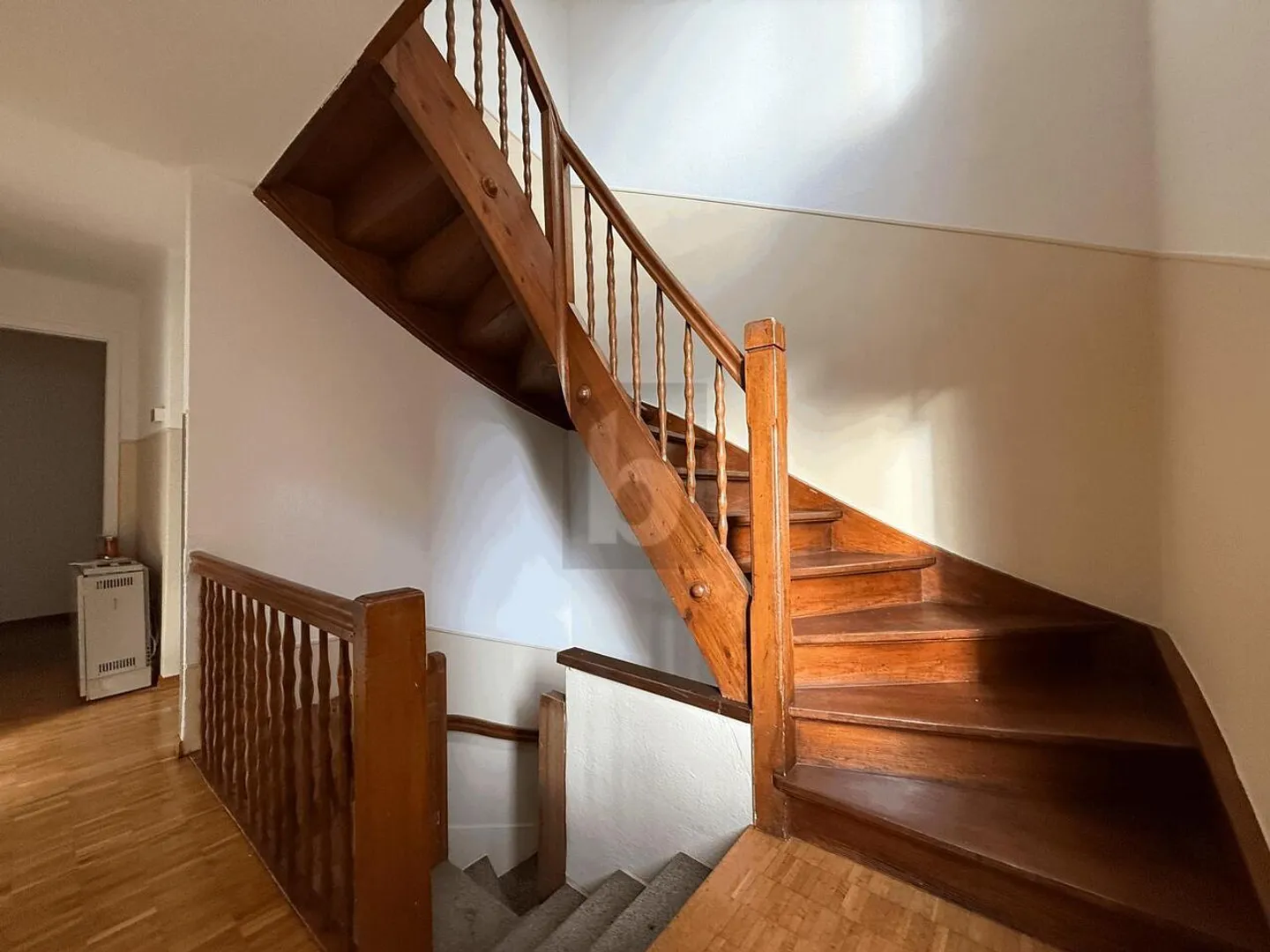 LARGE TERRACE, LOTS OF SPACE & CENTRAL LOCATION - Photo 5 of 6