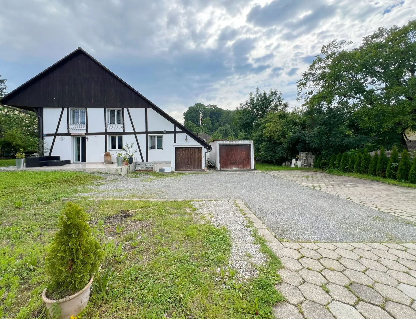 Bijou avec appartement développé et terminé - Photo 2 sur 25