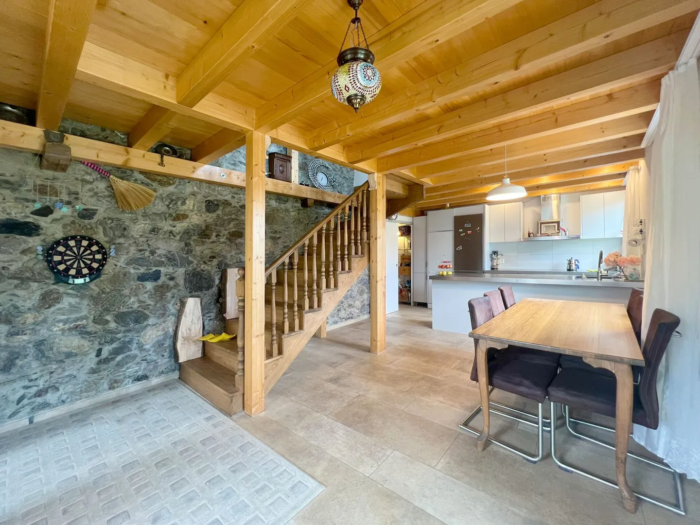Bijou avec appartement développé et terminé - Photo 1 sur 25