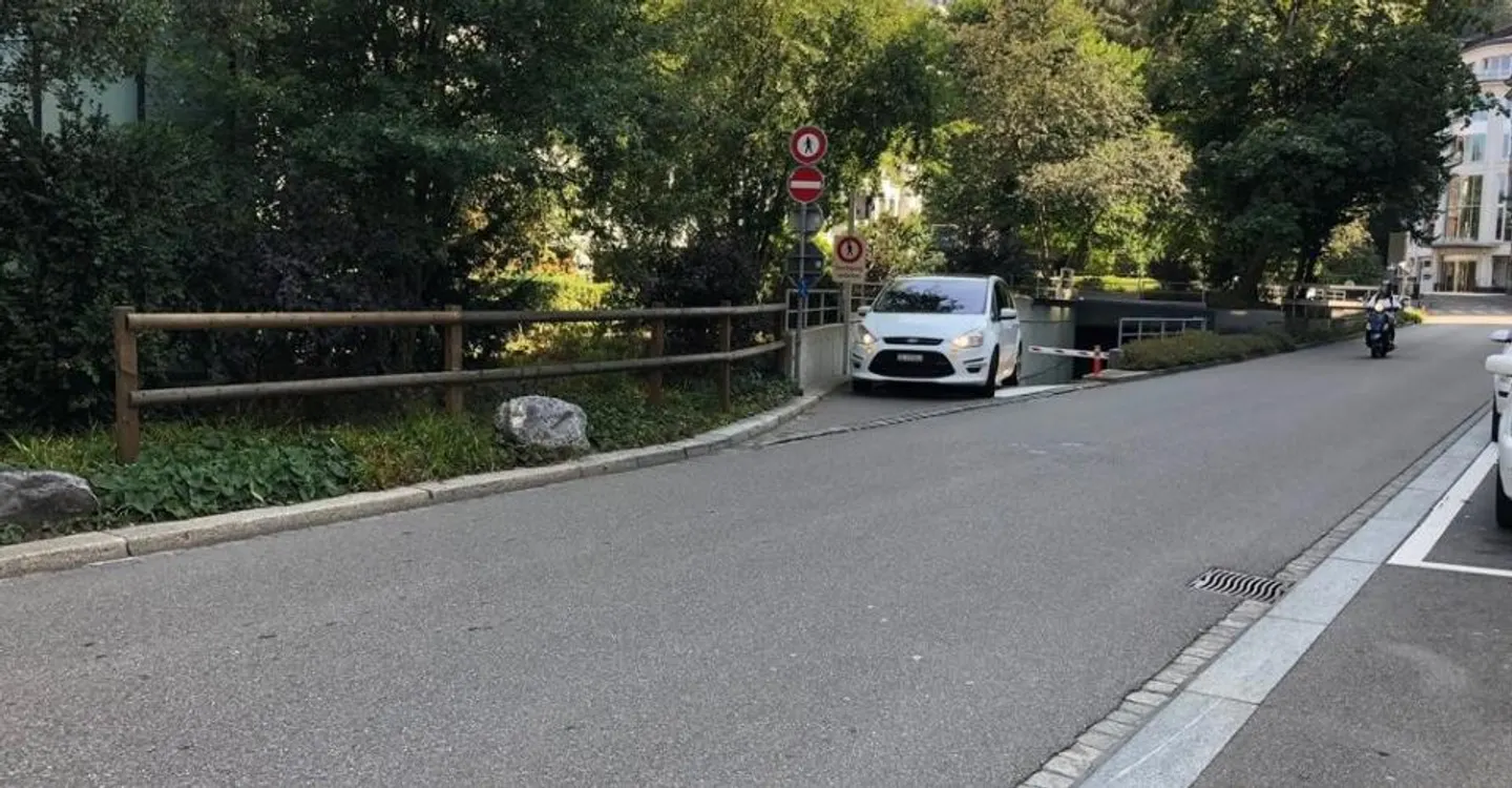 Parkplätze in zentraler Lage - Foto 1 von 2