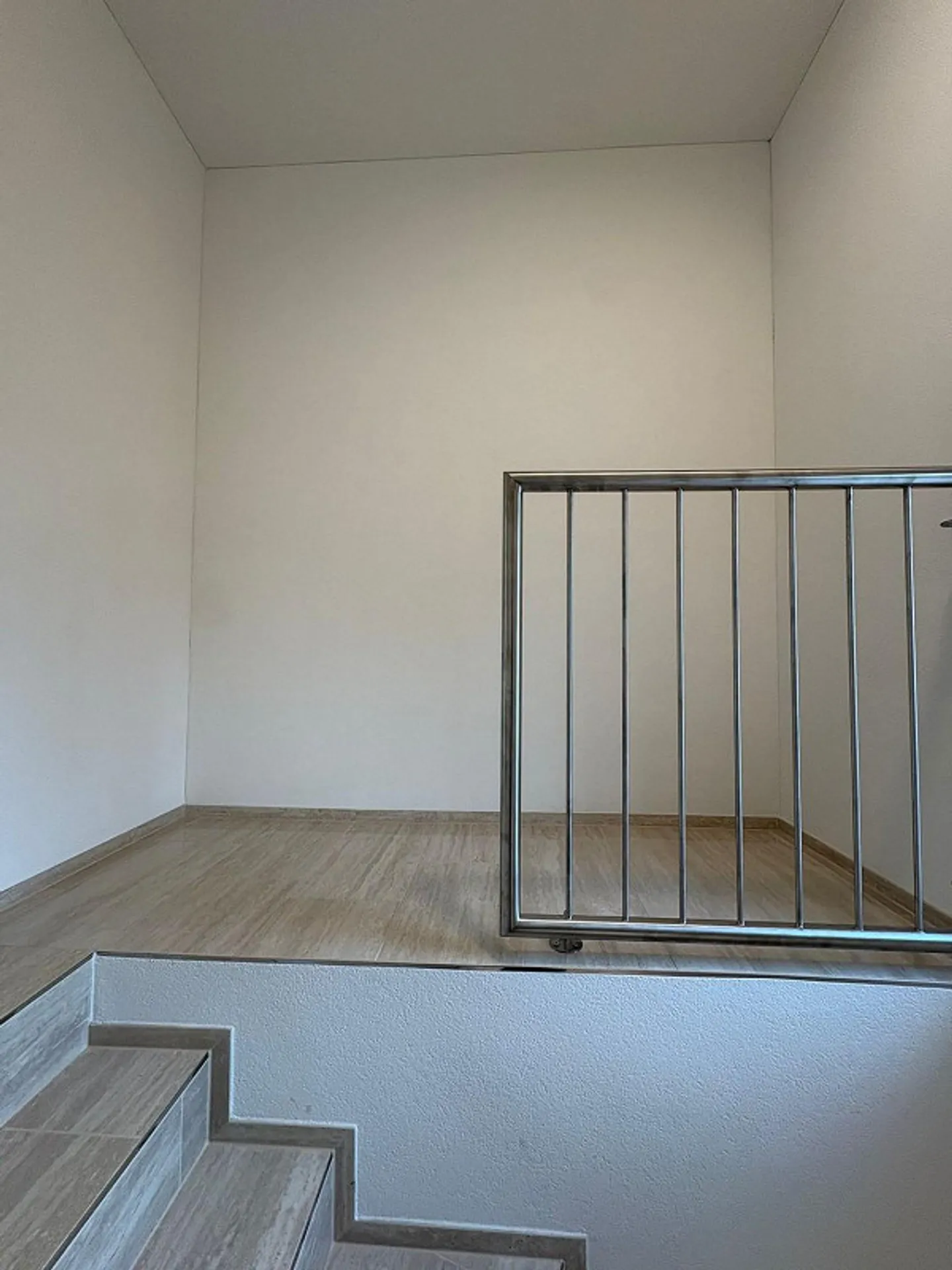 Première occupation au-dessus des toits de Dübendorf, penthouse ensoleillé dans un nouveau bâtiment moderne, situé au centre - Photo 7 sur 13