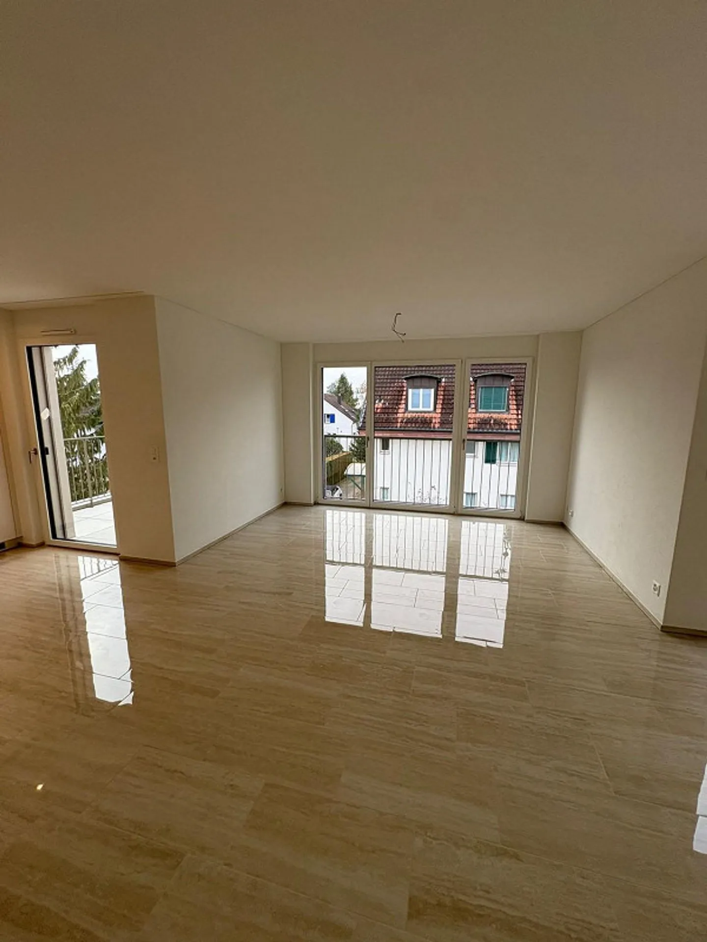 Première occupation au-dessus des toits de Dübendorf, penthouse ensoleillé dans un nouveau bâtiment moderne, situé au centre - Photo 12 sur 13