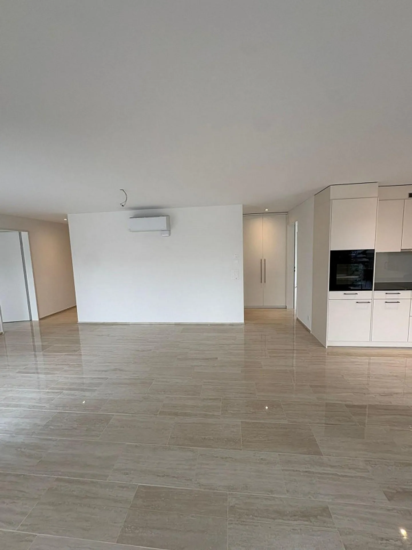 Première occupation au-dessus des toits de Dübendorf, penthouse ensoleillé dans un nouveau bâtiment moderne, situé au centre - Photo 13 sur 13