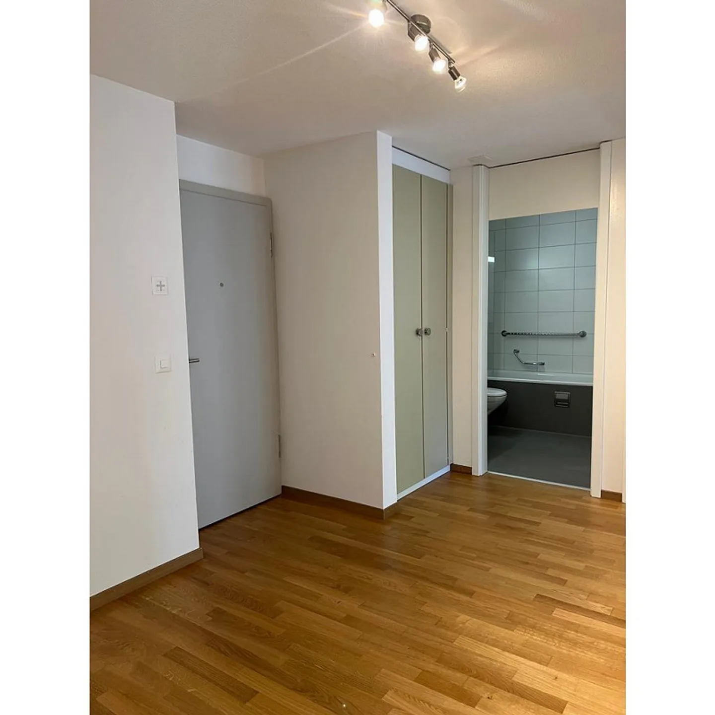 2.5-room apartment in the Thoracker development - Photo 6 of 10