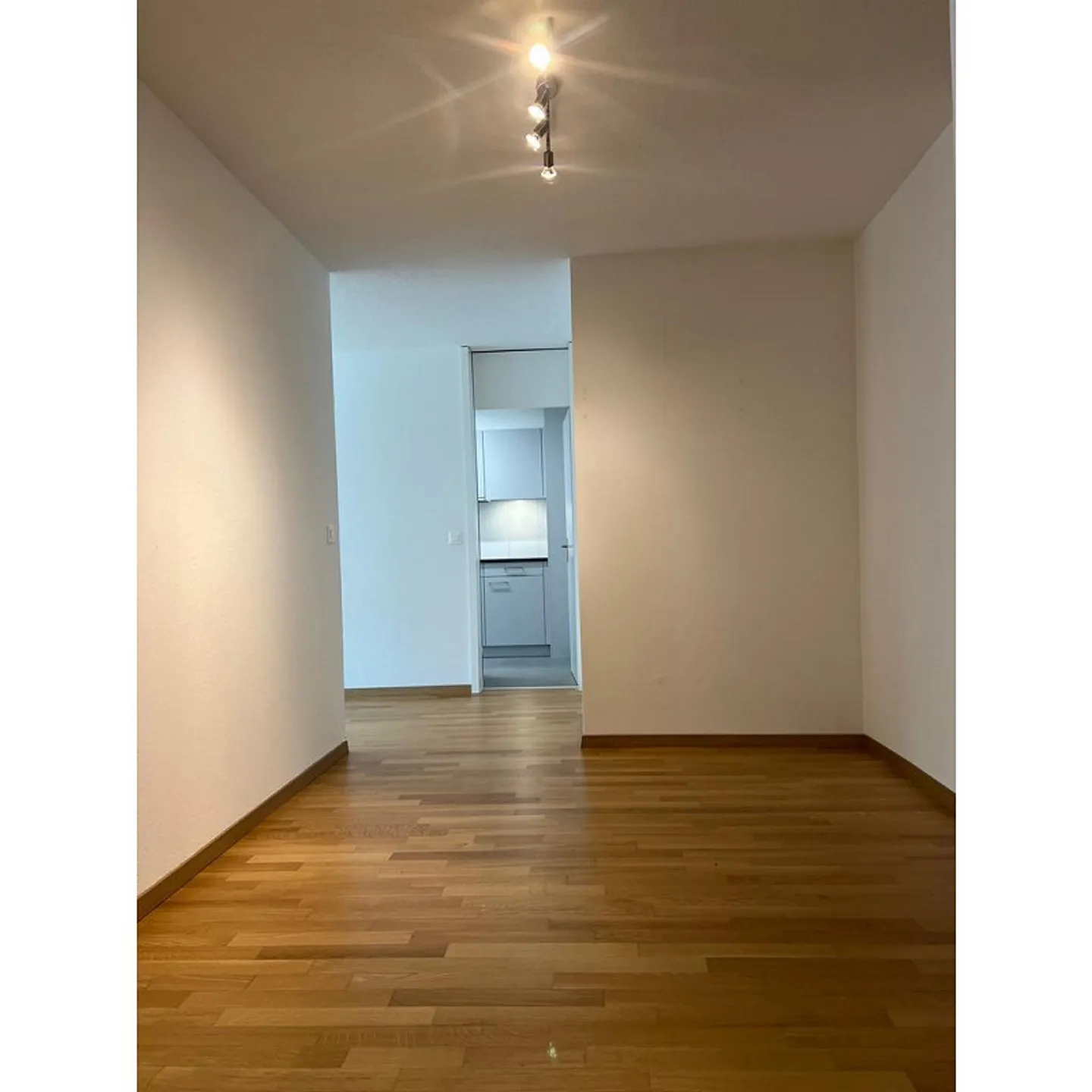 2.5-room apartment in the Thoracker development - Photo 7 of 10