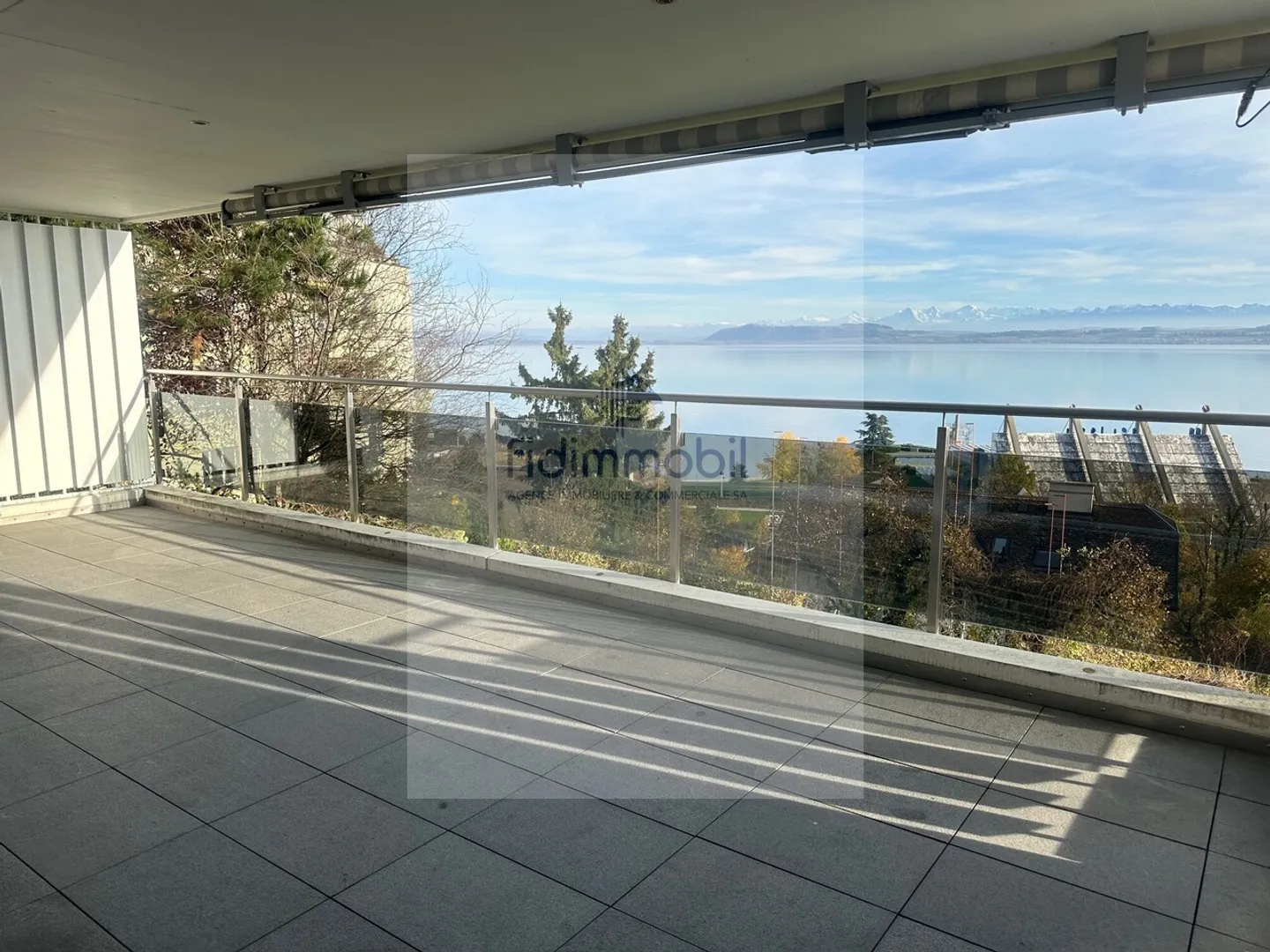 Appartement Magnifique avec Terrasse - Photo 2 sur 3