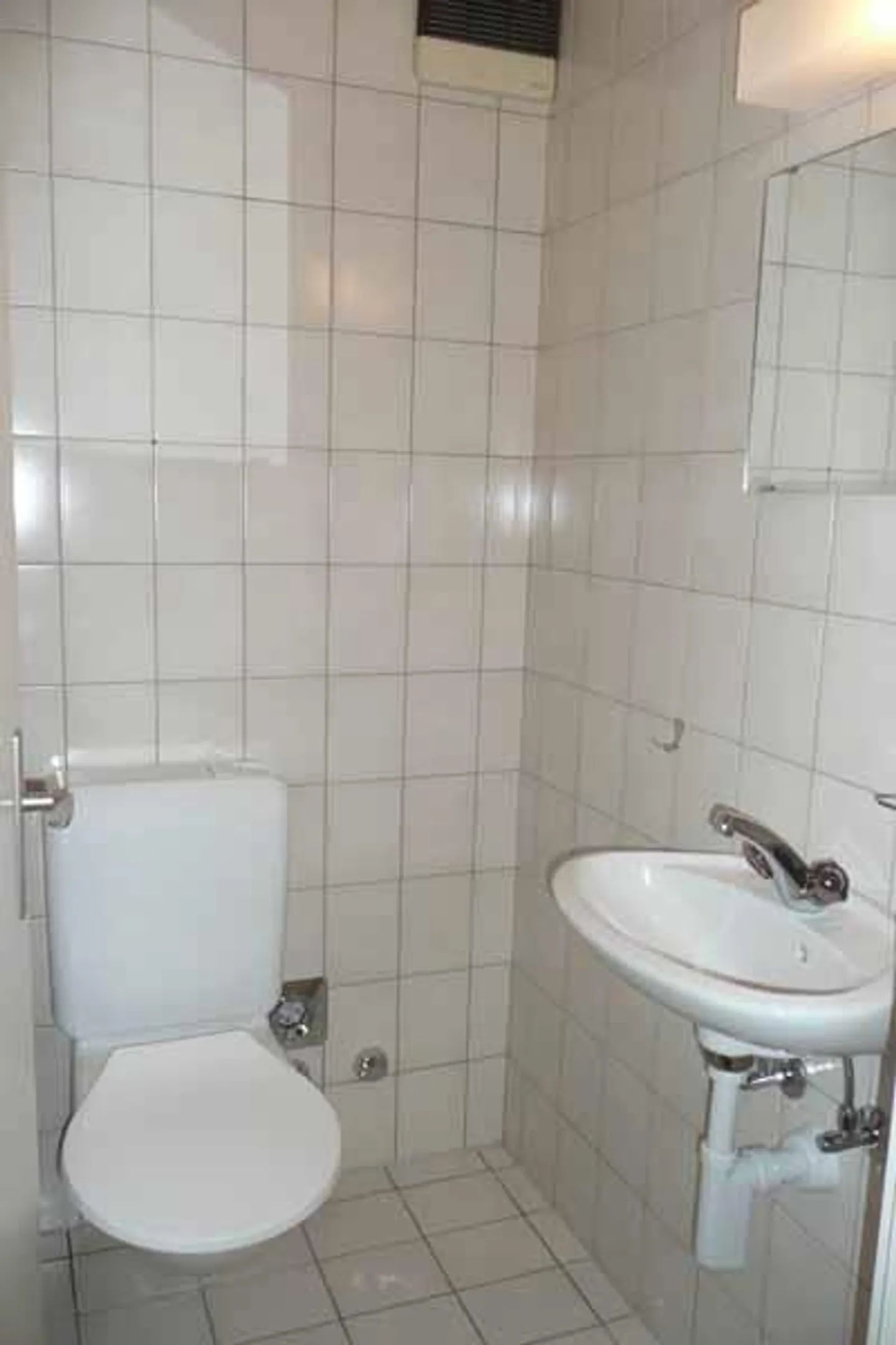 Bell'appartamento in una posizione soleggiata a Kloten - limitato fino al 30.09.2027! - Foto 5 di 6