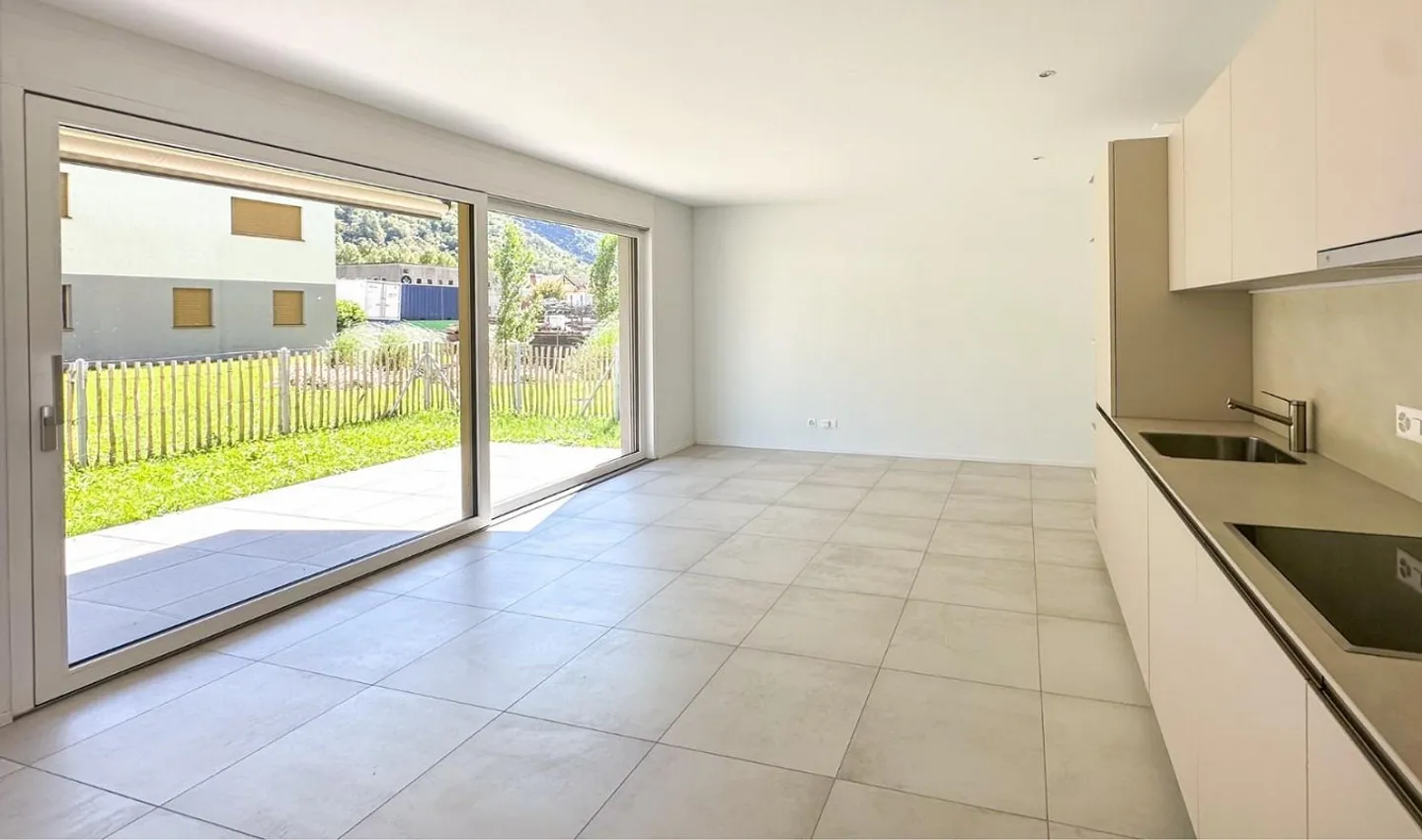 APPARTAMENTO ELEGANTE DI 2,5 STANZE CON GIARDINO A LUMINO (TI) - Foto 3 di 8