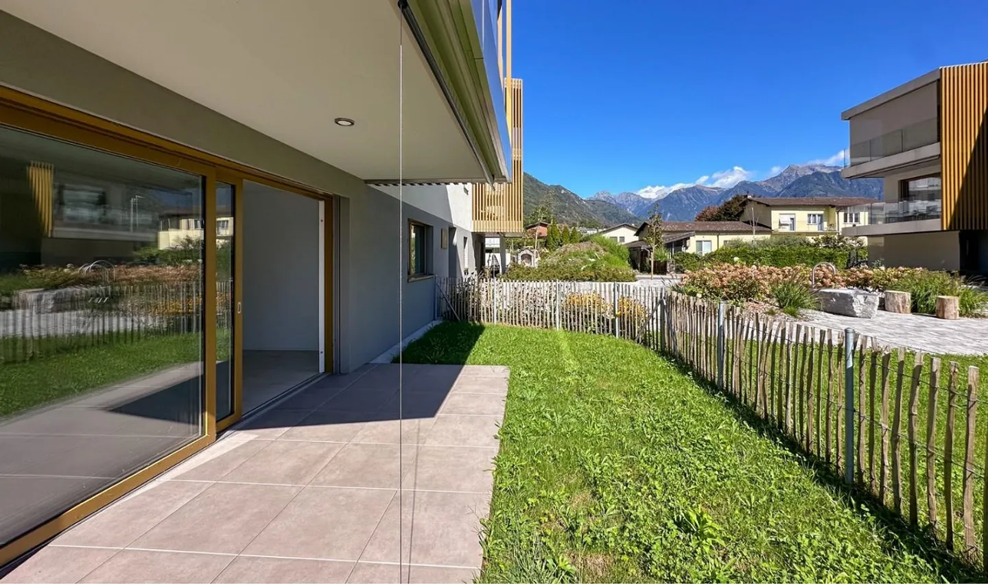 APPARTAMENTO ELEGANTE DI 2,5 STANZE CON GIARDINO A LUMINO (TI) - Foto 2 di 8