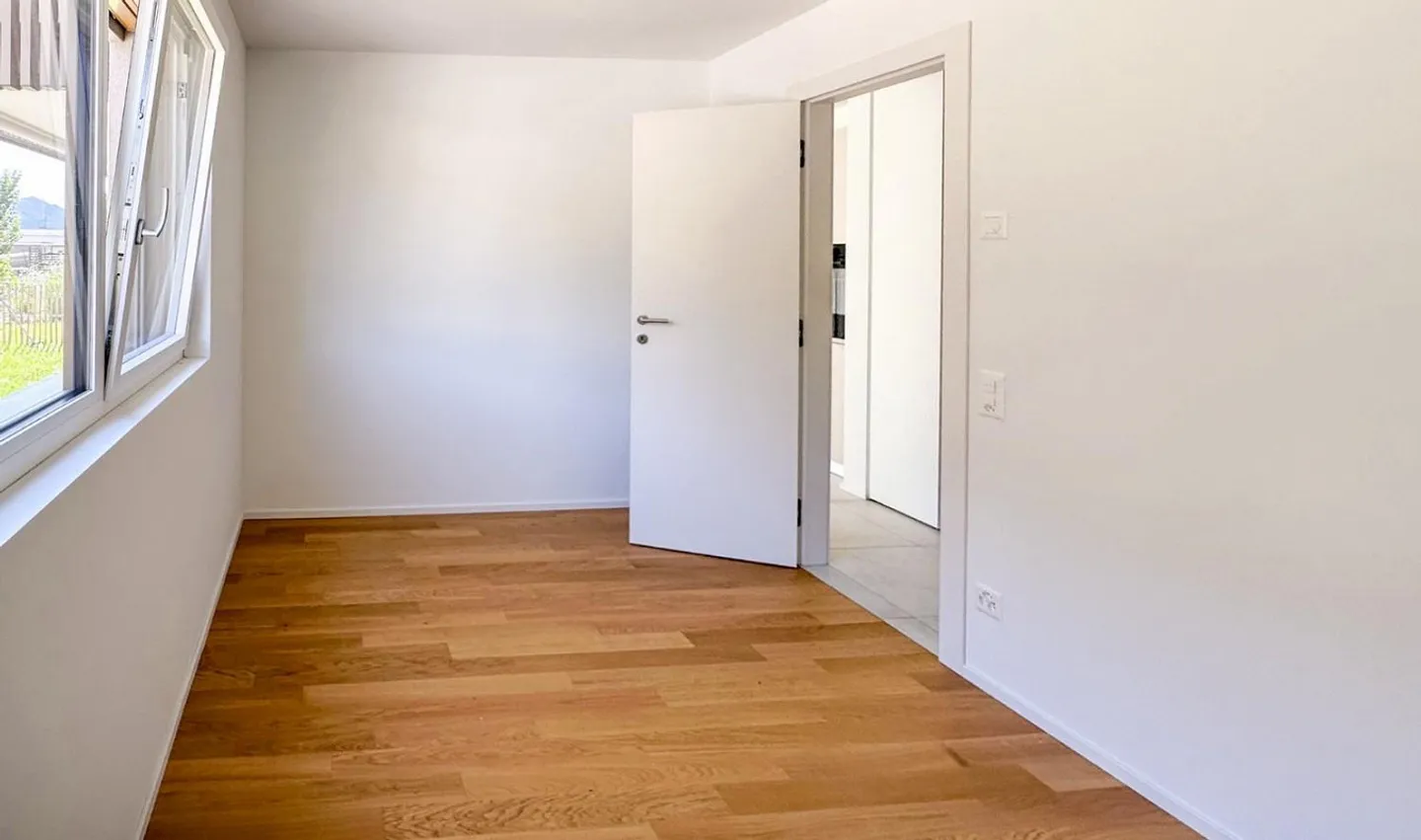 APPARTAMENTO ELEGANTE DI 2,5 STANZE CON GIARDINO A LUMINO (TI) - Foto 6 di 8