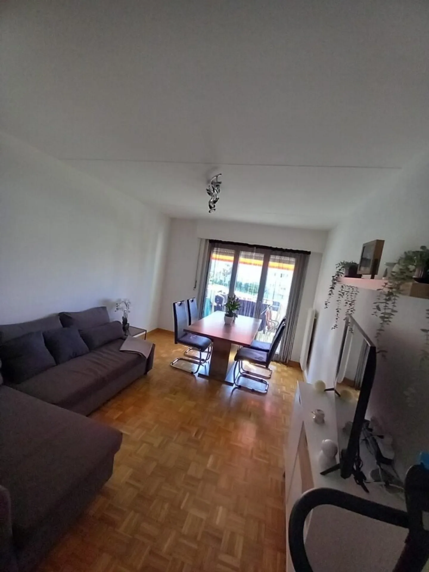 3,5-Zimmer-Wohnung im 2. Stock mit Balkon in Renens - Foto 1 von 9
