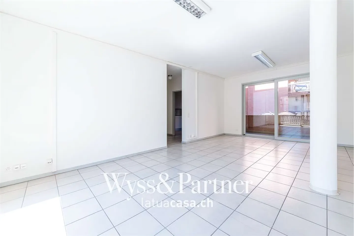 Chiasso center - bright 3.5 rooms - Photo 2 of 13