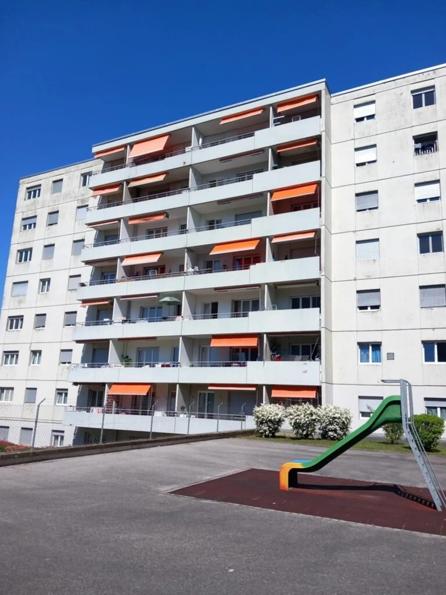 3,5-Zimmer-Wohnung im 2. Stock mit Balkon in Renens - Foto 8 von 9