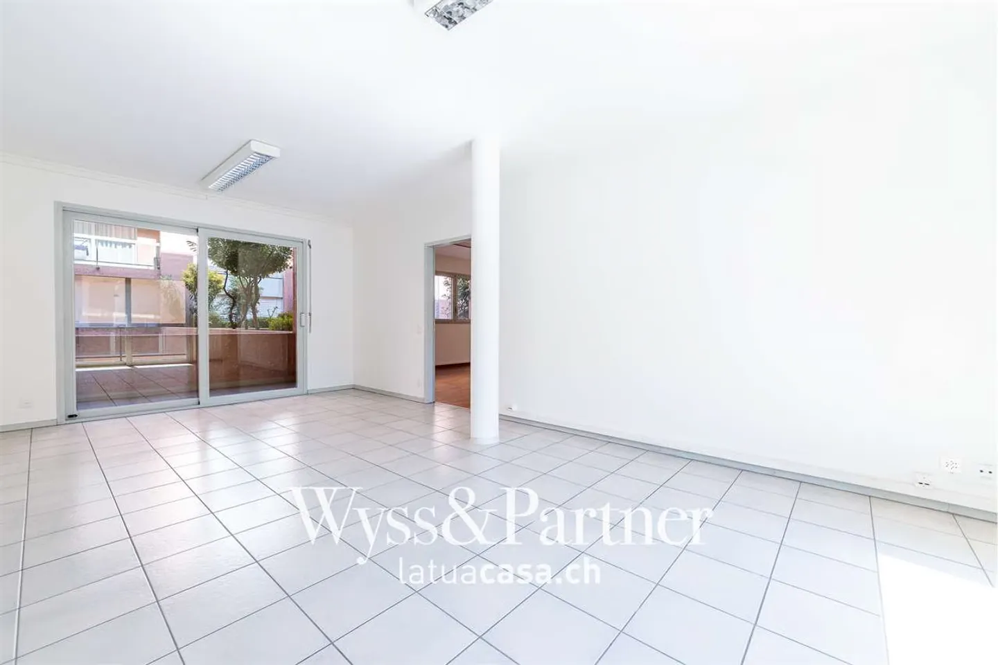 Chiasso center - bright 3.5 rooms - Photo 3 of 13