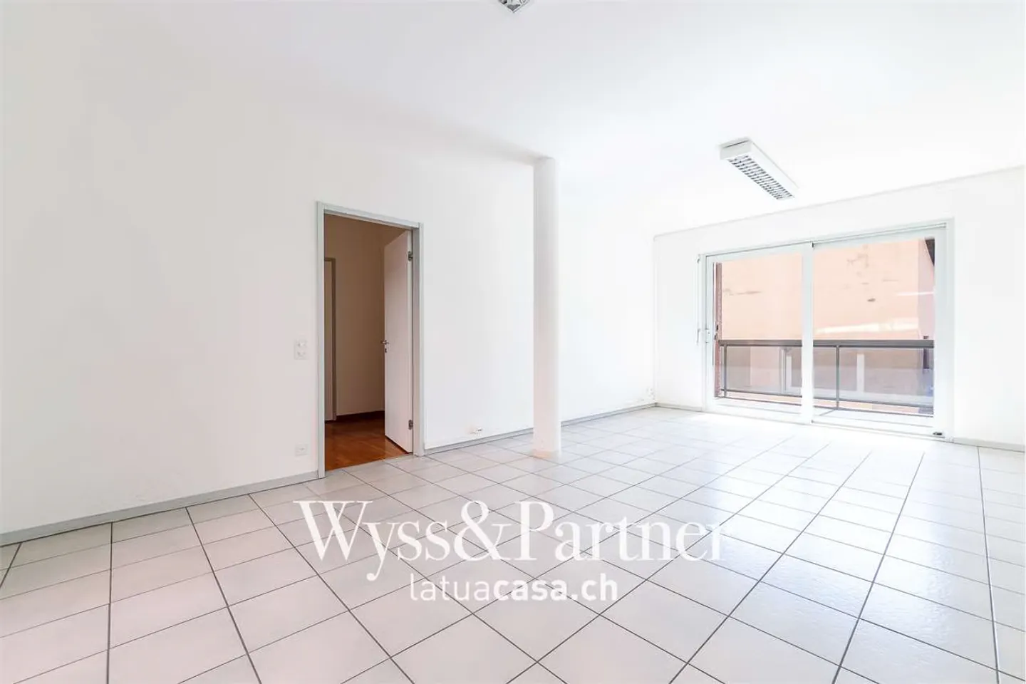Chiasso center - bright 3.5 rooms - Photo 4 of 13