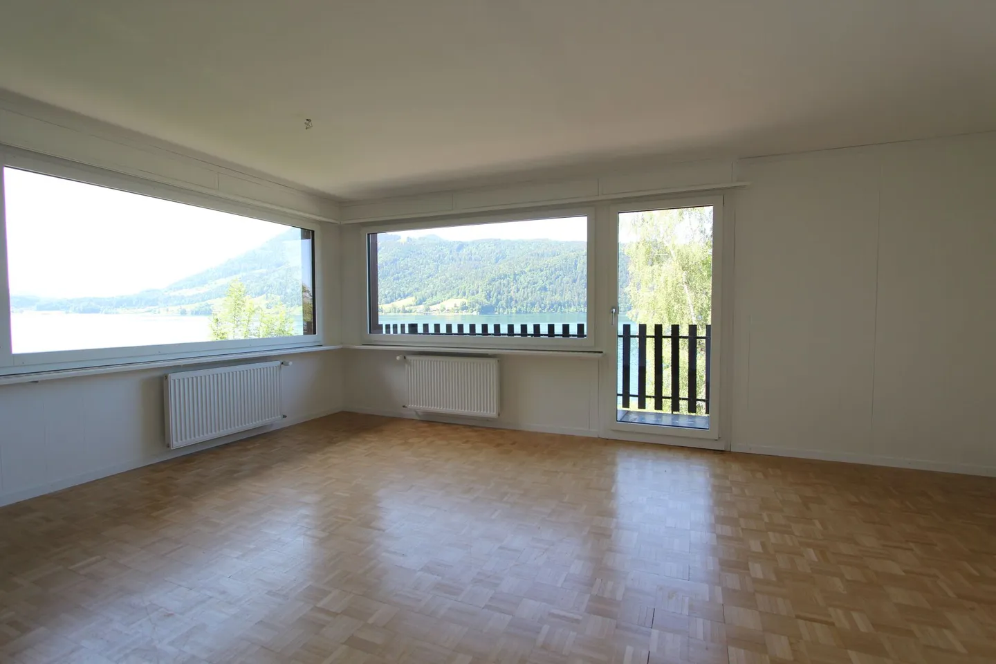 Chalet Sonnenbühl: Attractive two-family house with unobstructed mountain views and the lake as a backdrop - Photo 9 of 19