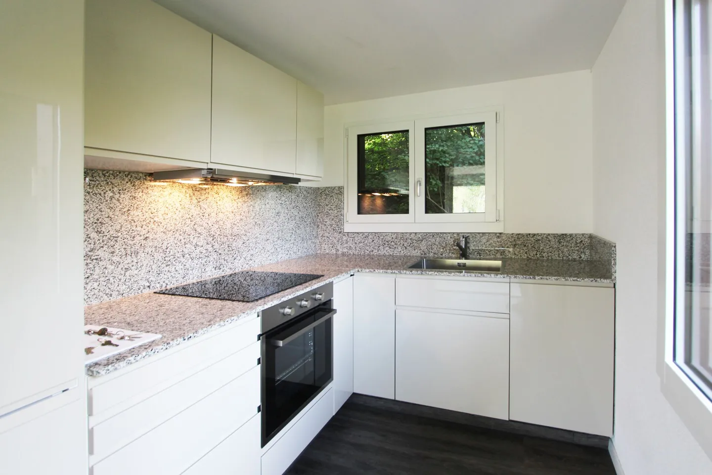Chalet Sonnenbühl: Attractive two-family house with unobstructed mountain views and the lake as a backdrop - Photo 12 of 19