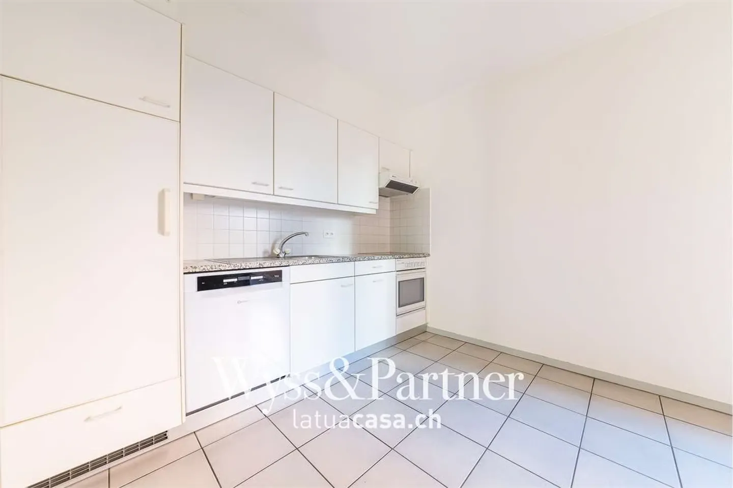 Chiasso center - bright 3.5 rooms - Photo 8 of 13