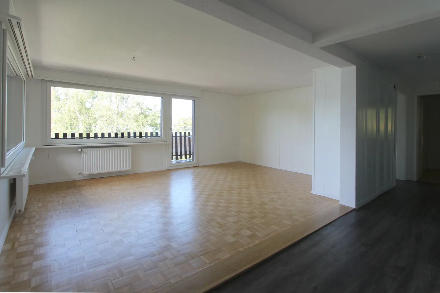 Chalet Sonnenbühl: Attractive two-family house with unobstructed mountain views and the lake as a backdrop - Photo 10 of 19