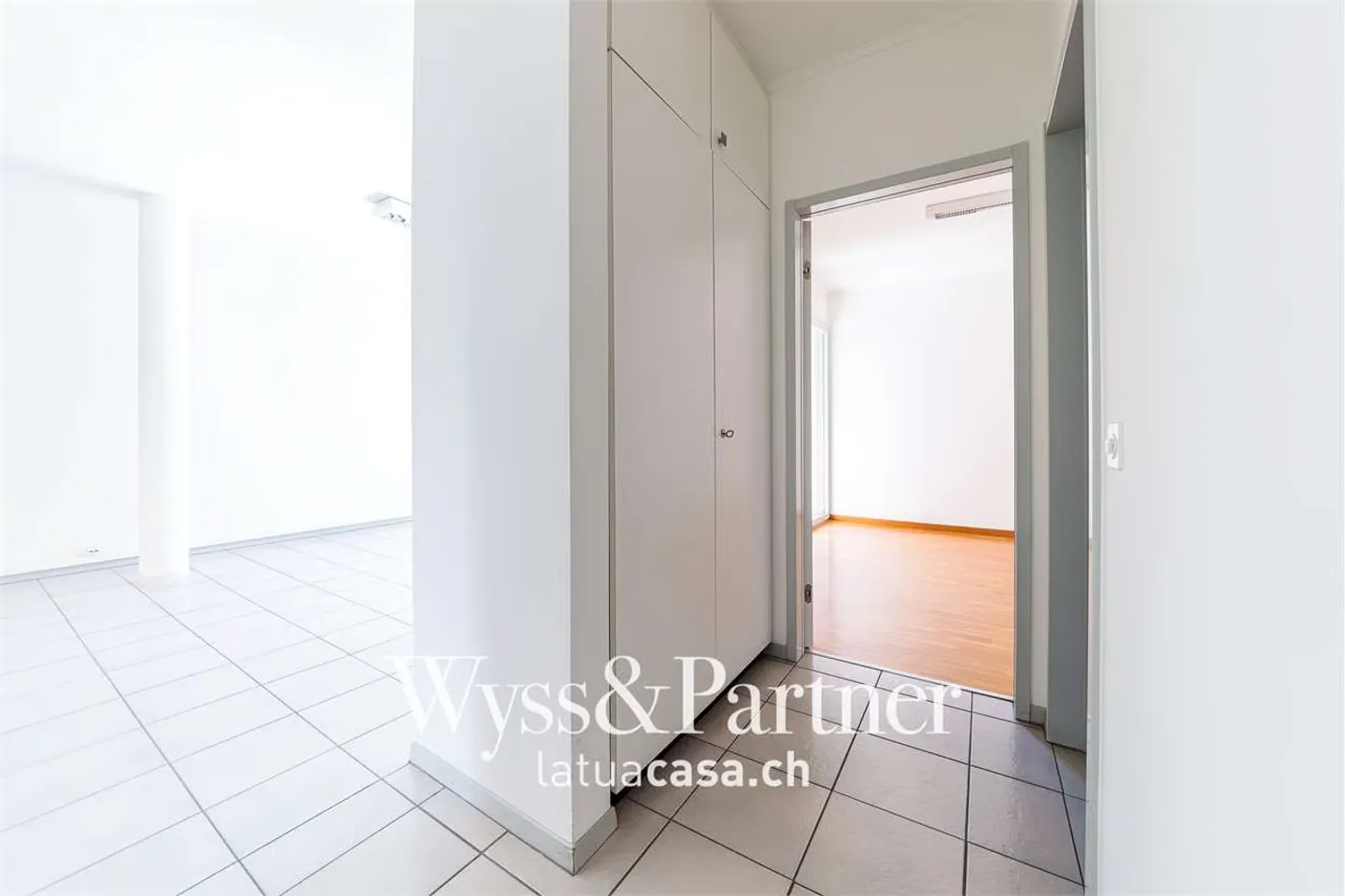 Chiasso center - bright 3.5 rooms - Photo 6 of 13