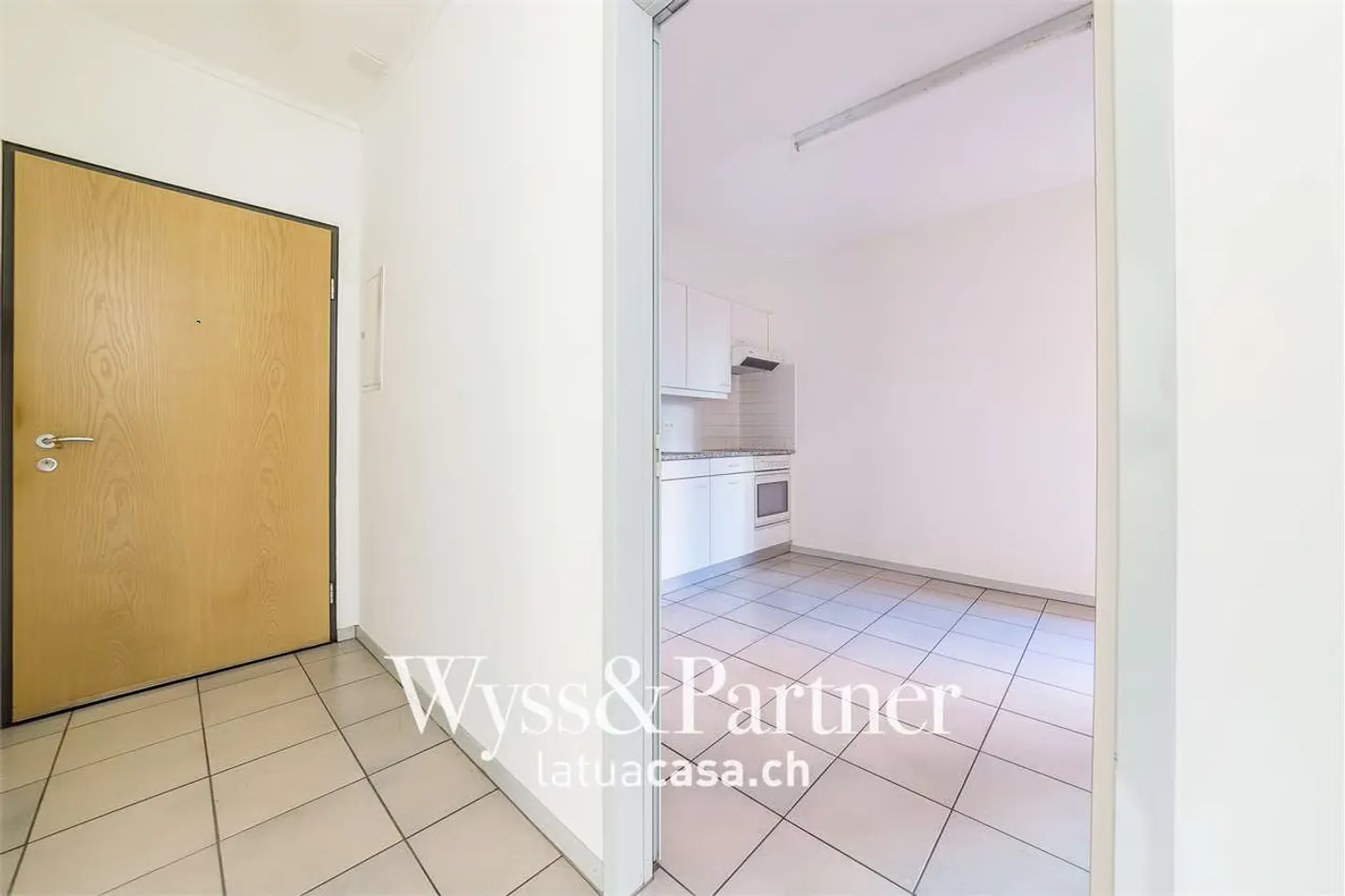 Chiasso center - bright 3.5 rooms - Photo 9 of 13