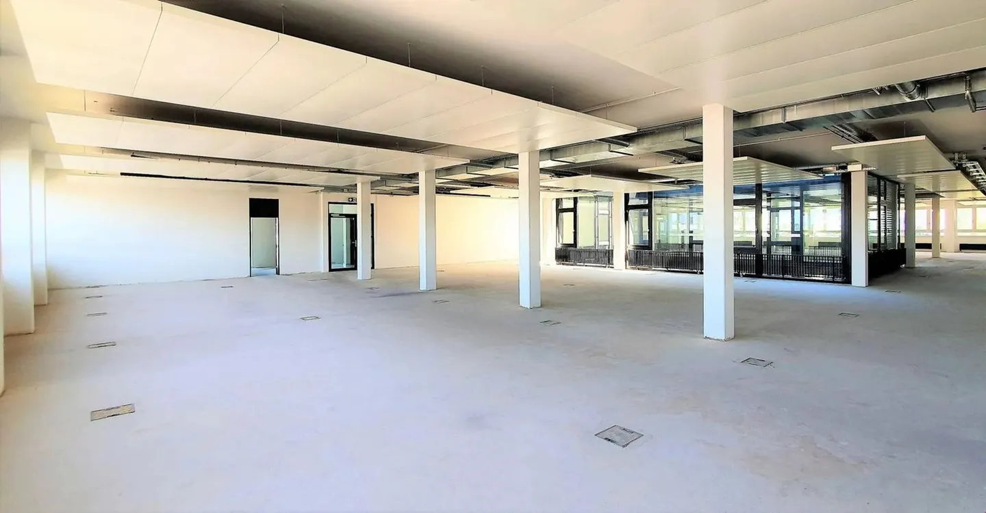 Building for rent, Grabenstrasse 1, in Uster, Switzerland - Photo 2 of 7