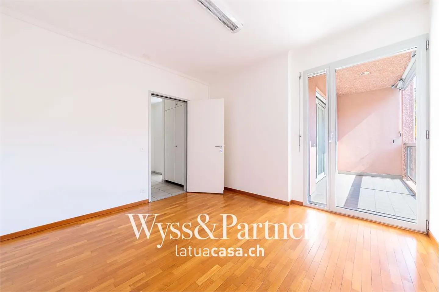 Chiasso center - bright 3.5 rooms - Photo 13 of 13