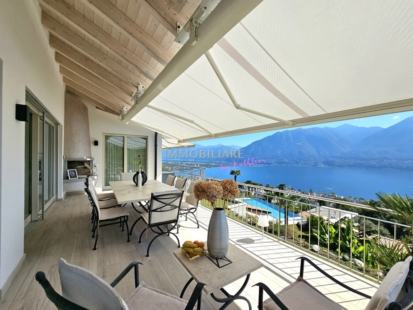 Villa moderna con meravigliosa vista sul lago, piscina e tecnologia sostenibile - Foto 2 di 13