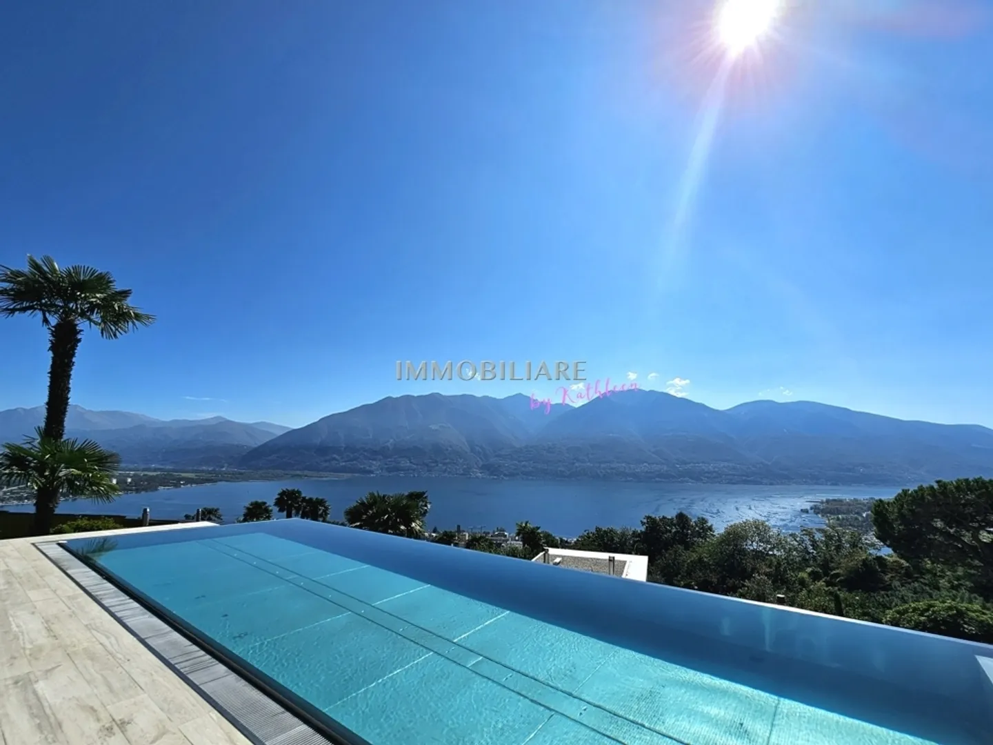 Villa moderna con meravigliosa vista sul lago, piscina e tecnologia sostenibile - Foto 5 di 13